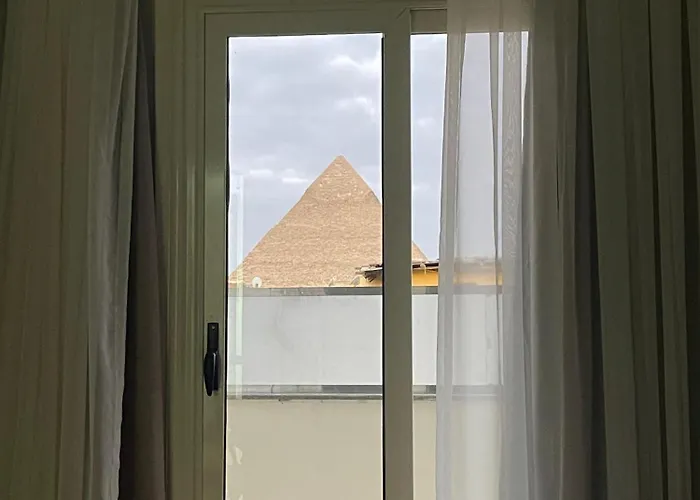 Le Grand Pyramids View & Suites