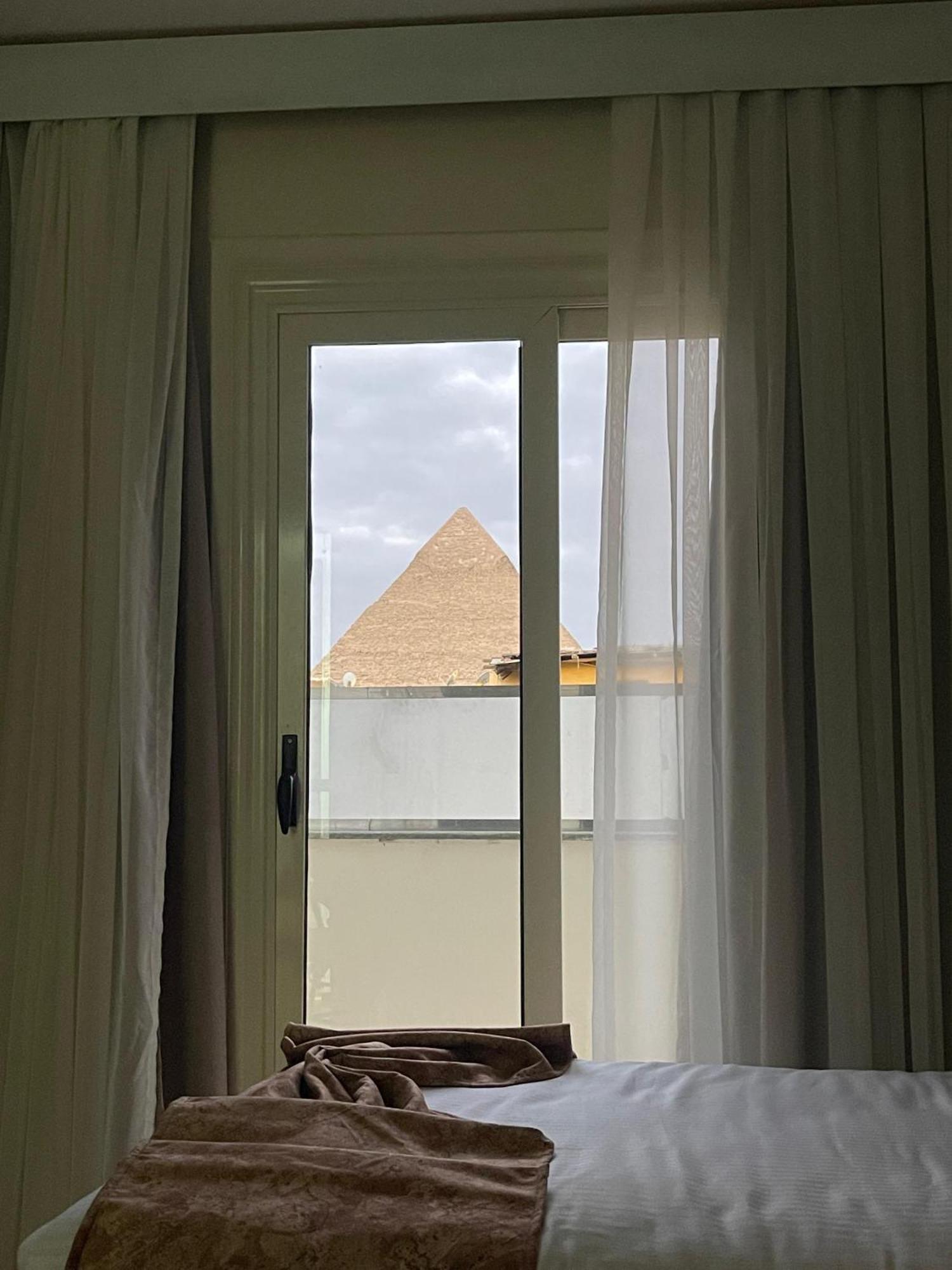 Le Grand Pyramids View & 3* Cairo
