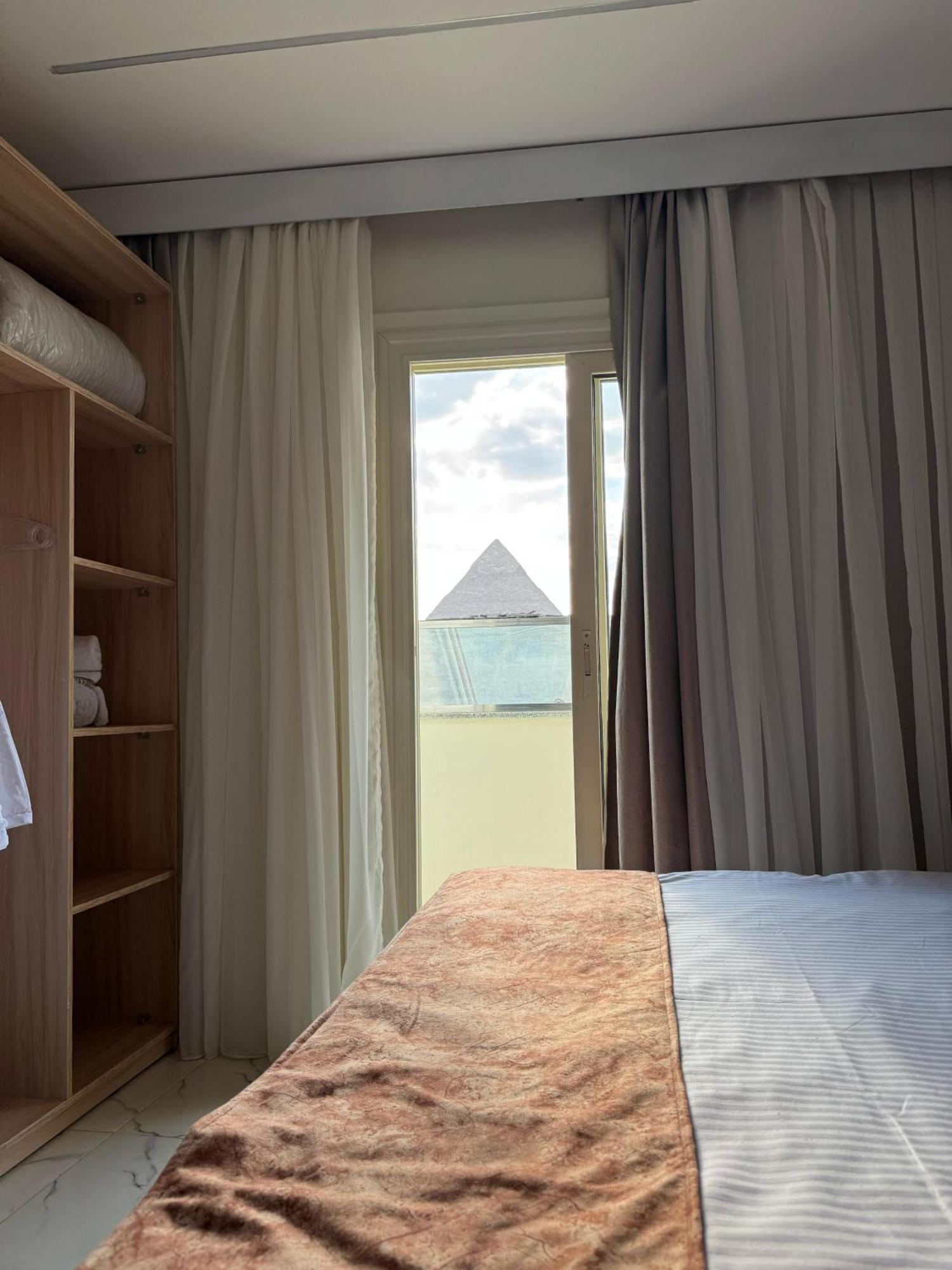 Le Grand Pyramids View & 3*