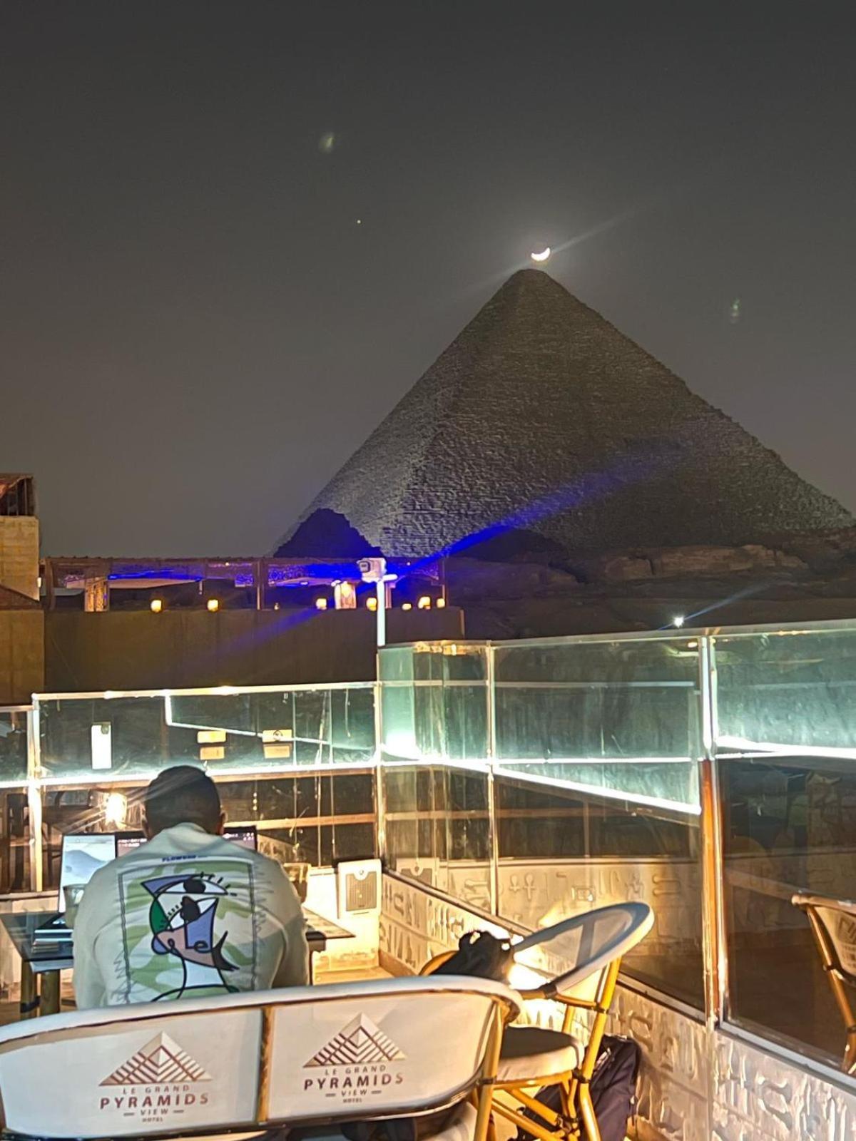 Le Grand Pyramids View &
